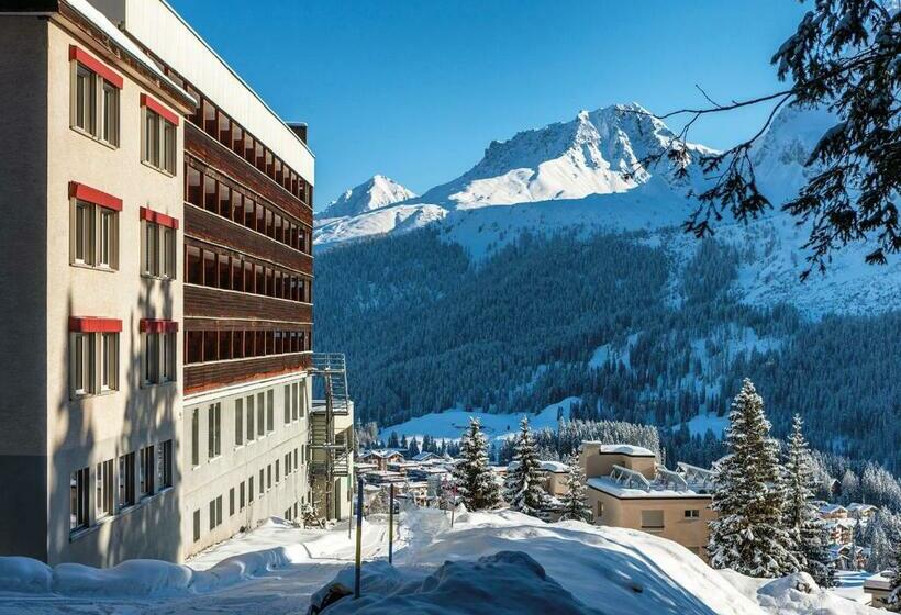 חדר סטנדרטי לארבעה עם חדר אמבטיה משותף, Arosa Mountain Lodge