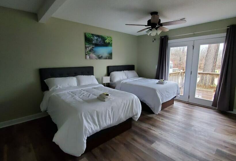 小室, Lazy Dayz Resort