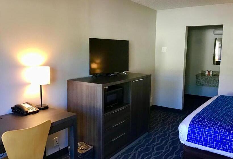 Люкс Deluxe Кровать Кинг, Travelodge Inn & Suites By Wyndham Missoula University Park