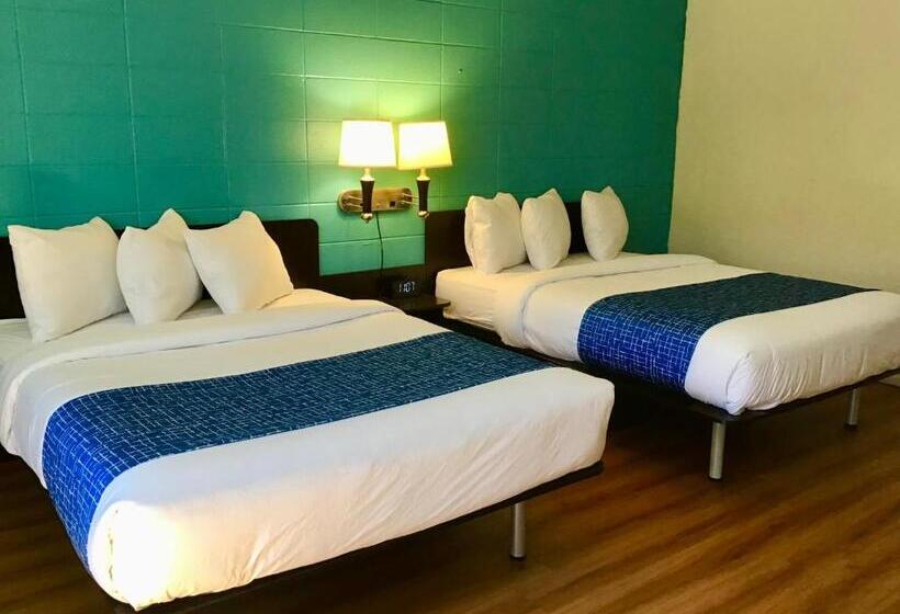 Номер Стандарт, Travelodge Inn & Suites By Wyndham Missoula University Park