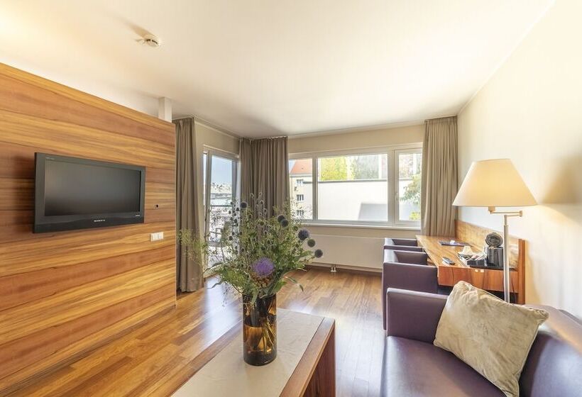 套房, Pakat Suites
