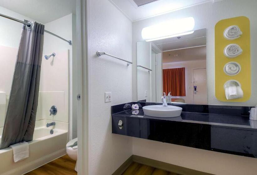 Habitación Estándar, Motel 6palm Springs, Ca  Downtown