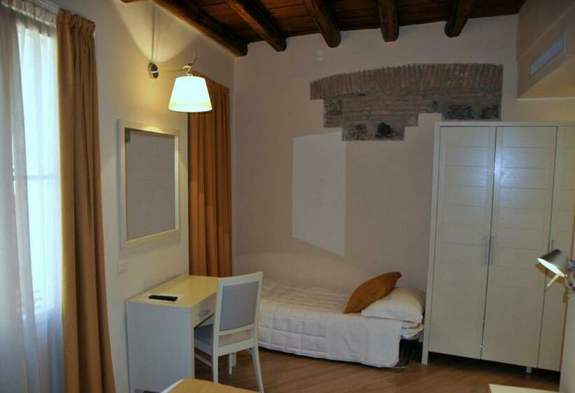 اتاق استاندارد سه نفره, La Corte Fiorita Como
