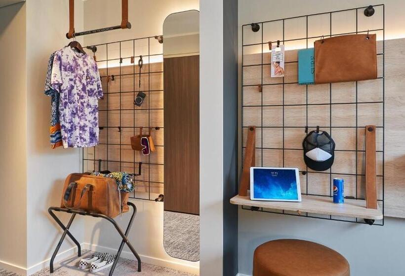 패밀리 룸, Moxy Sophia Antipolis