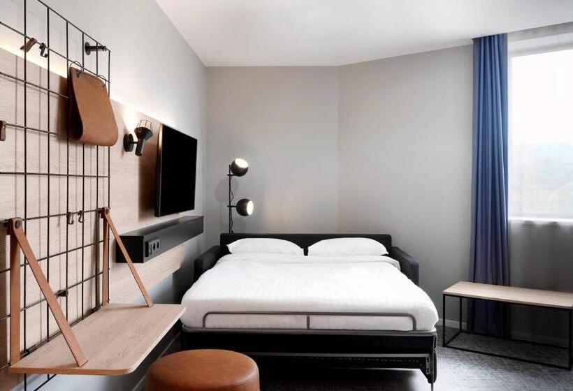 اتاق خانوادگی, Moxy Sophia Antipolis