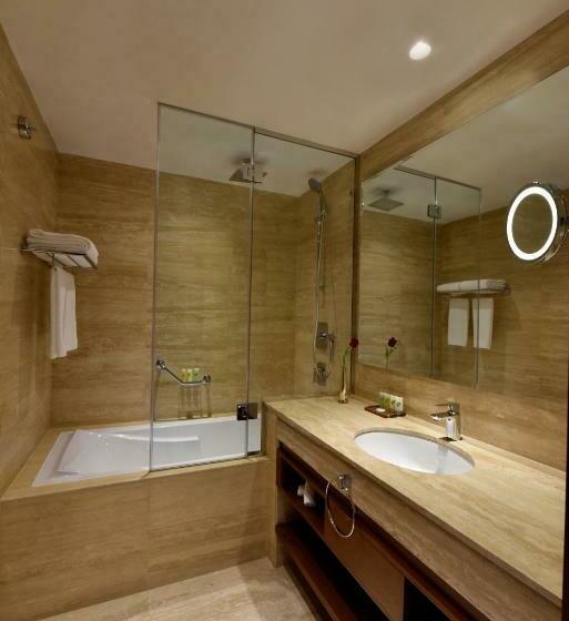 Quarto Deluxe, Grand Swiss Belhotel Waterfront Seef