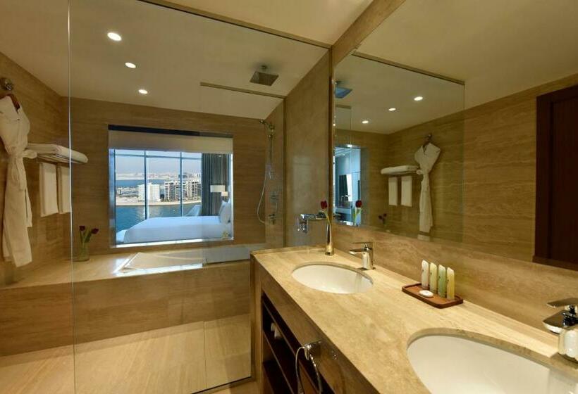 Suíte Club, Grand Swiss Belhotel Waterfront Seef