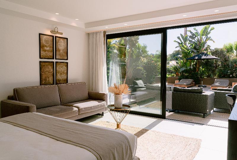 Quarto Club, Grand Swiss Belhotel Waterfront Seef