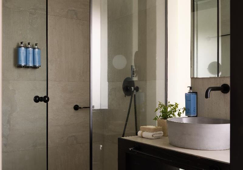 Quarto Club, Grand Swiss Belhotel Waterfront Seef