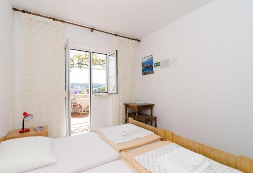 غرفة قياسية مطلّة علي البحر مزوَّدة بشُرفة, Guest House Misita