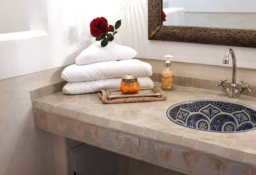 اتاق لوکس, Riad Carina