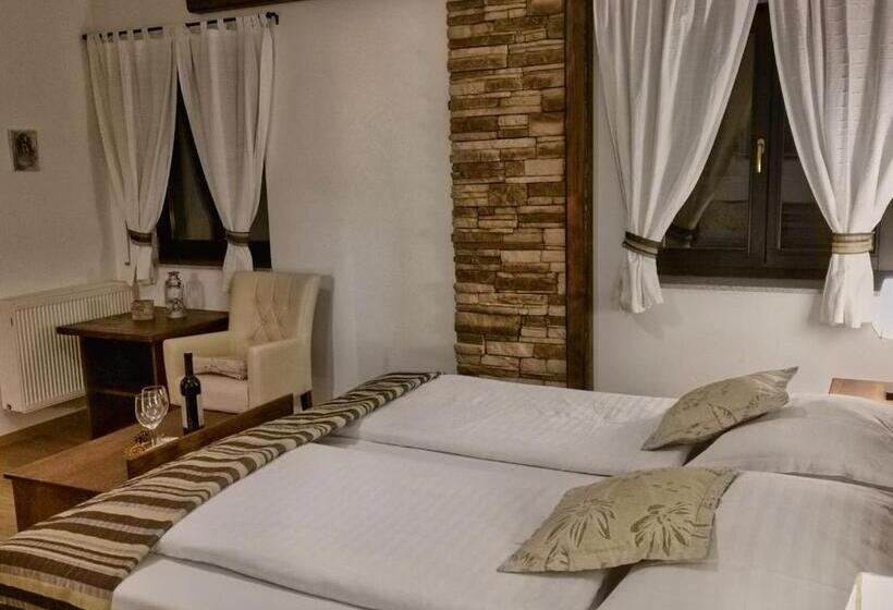 Номер Стандарт Трехместный, Etno Garden Exclusive Rooms