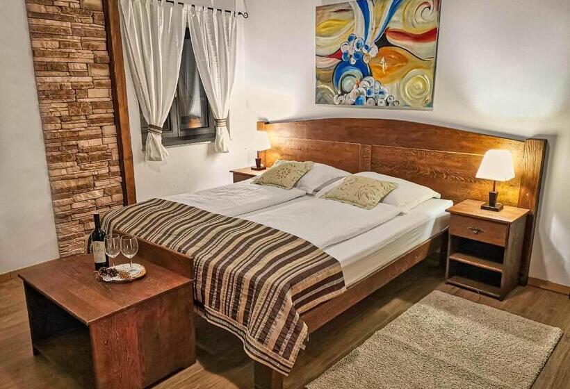 Номер Стандарт Трехместный, Etno Garden Exclusive Rooms