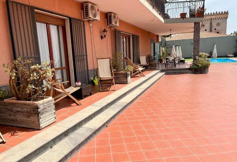 سوییت لوکس, Villa Leucatia