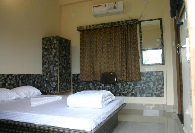 Quarto Deluxe, Utsav Grand By Chocolate Inn
