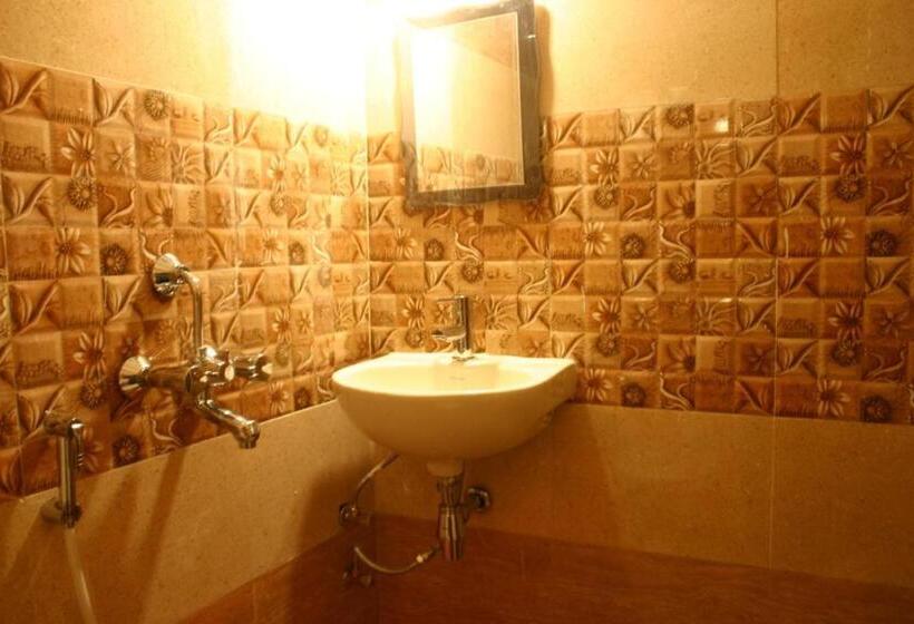 Quarto Deluxe, Utsav Grand By Chocolate Inn
