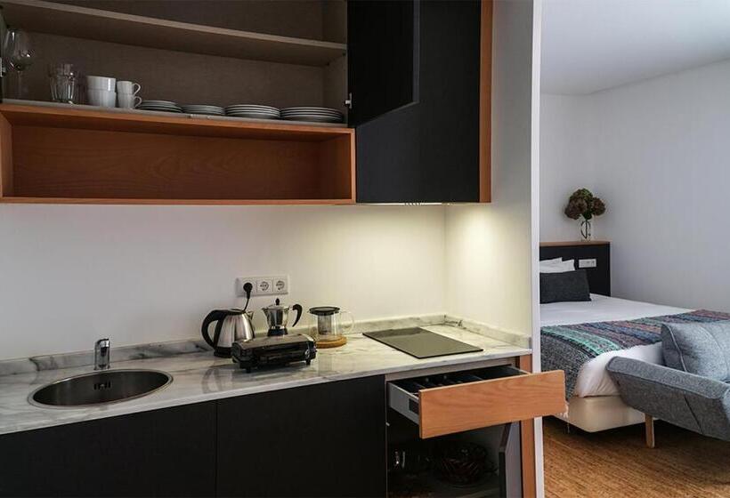 استودیوی استاندارد, Furnas Lake Forest Living