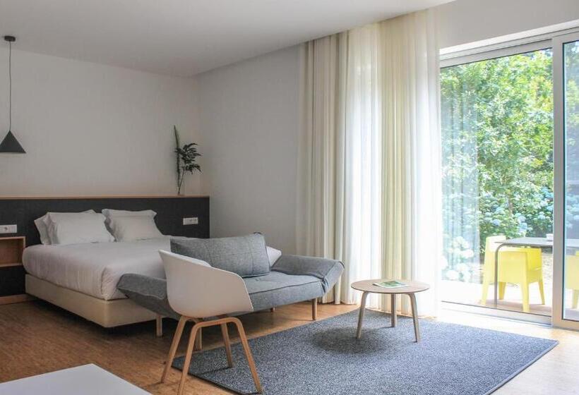 استودیوی استاندارد, Furnas Lake Forest Living