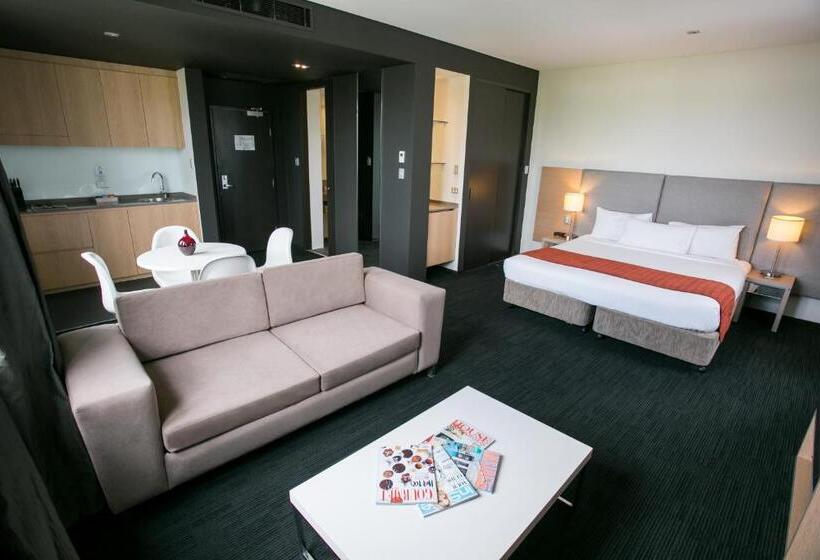 스탠다드 스튜디오, Alpha Hotel Eastern Creek