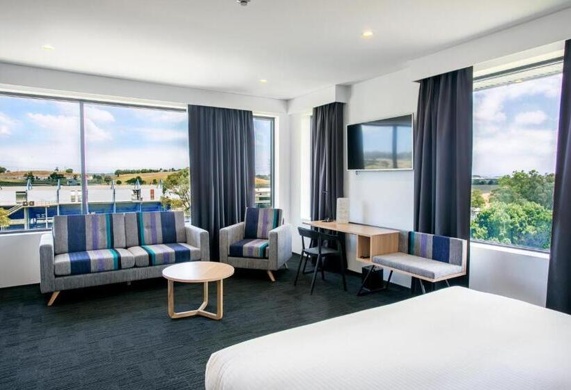 이그제큐티브 스튜디오, Alpha Hotel Eastern Creek