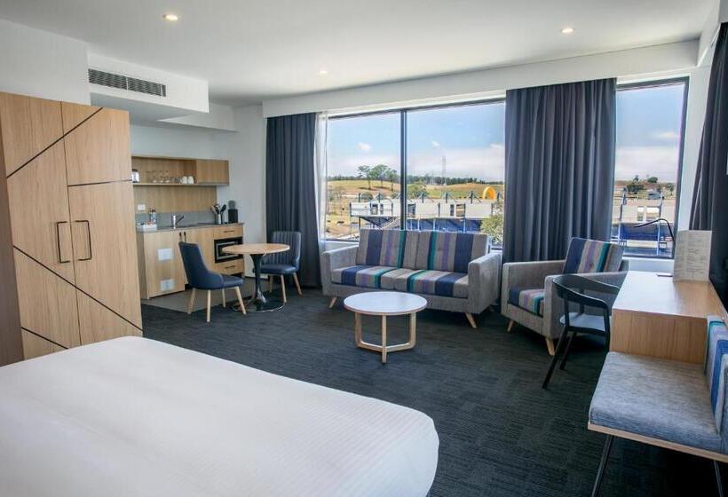 이그제큐티브 스튜디오, Alpha Hotel Eastern Creek