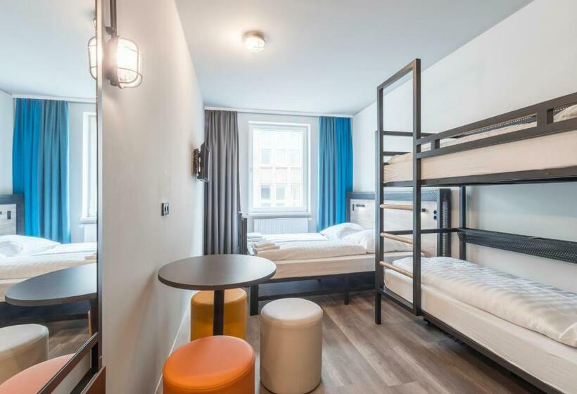 Семейный Номер, a&o Koln Neumarkt