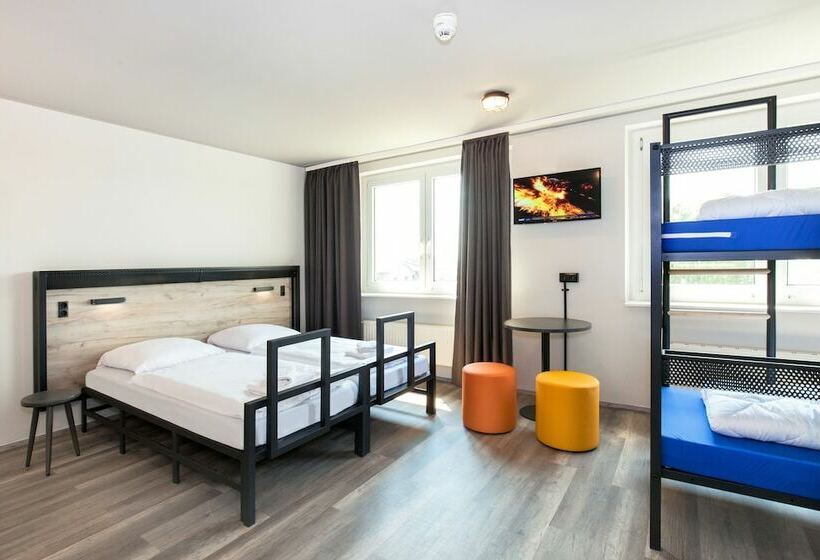 Семейный Номер, a&o Koln Neumarkt