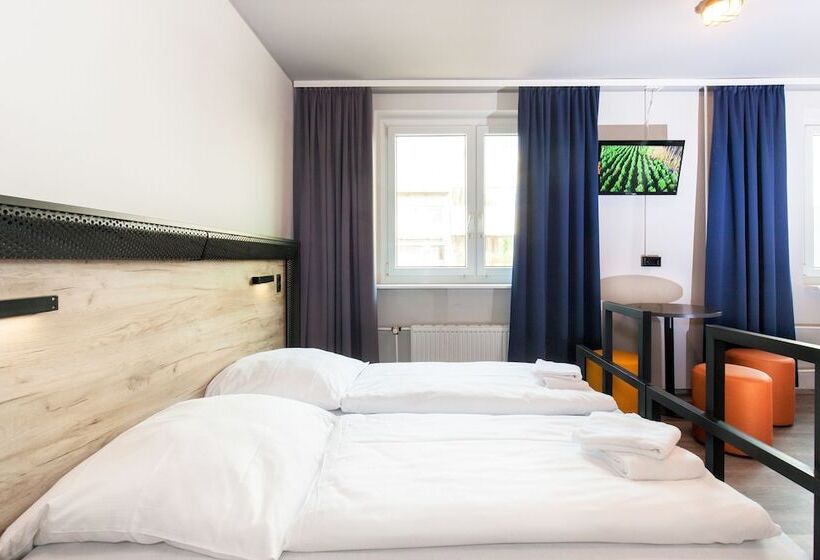 Номер Стандарт, a&o Koln Neumarkt
