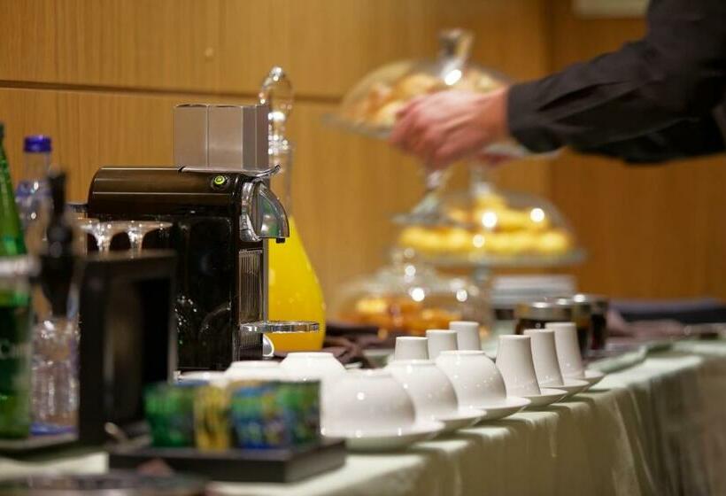 Номер Престиж, Mercure Lisboa Almada