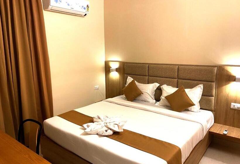 Номер Deluxe Кровать Кинг, Tag Hotels