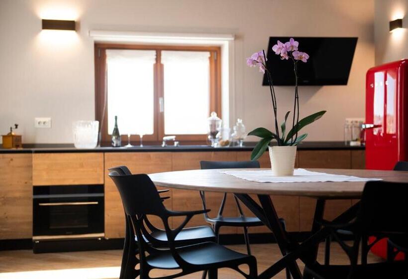 Люкс с Балконом, Magari Estates Boutique