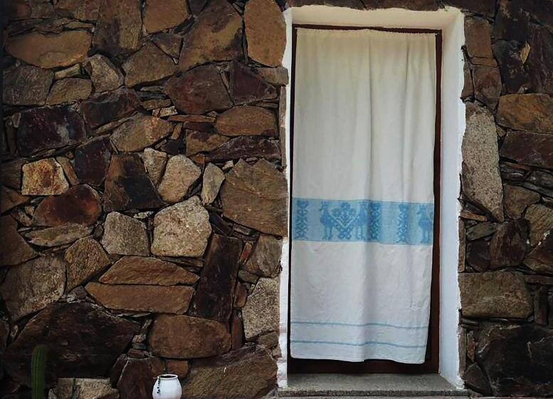 اتاق راحتی سه تخته, B&b La Tasgia