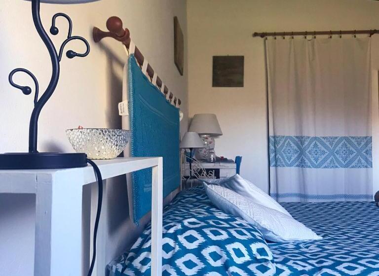اتاق راحتی سه تخته, B&b La Tasgia