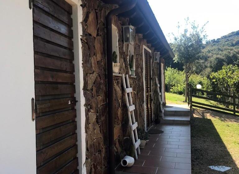 اتاق راحتی سه تخته, B&b La Tasgia