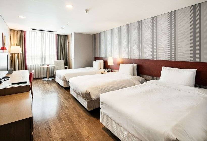 Трехместный Номер Deluxe, Ramada Hotel And Suites Seoul Namdaemun