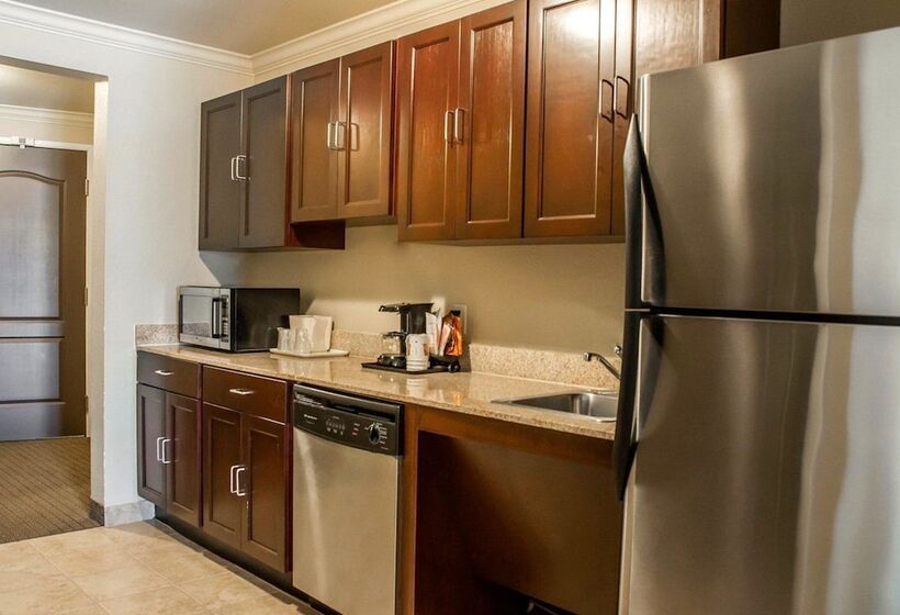 Люкс, Comfort Suites Cincinnati North