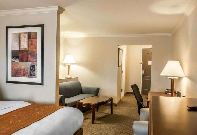 Люкс Кровать Кинг, Comfort Suites Cincinnati North