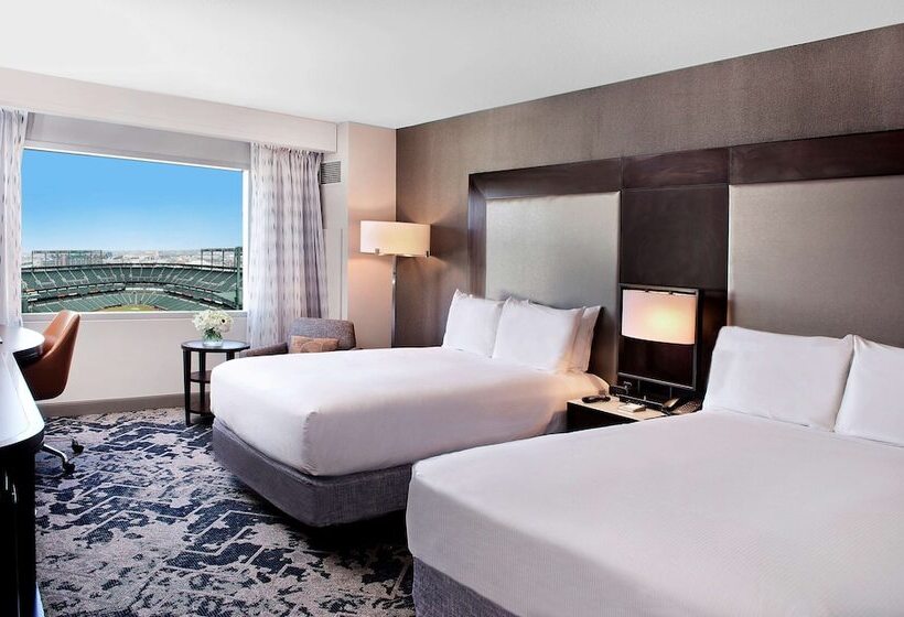 ２ダブルベッドのスタンダードルーム, Hilton Baltimore Inner Harbor