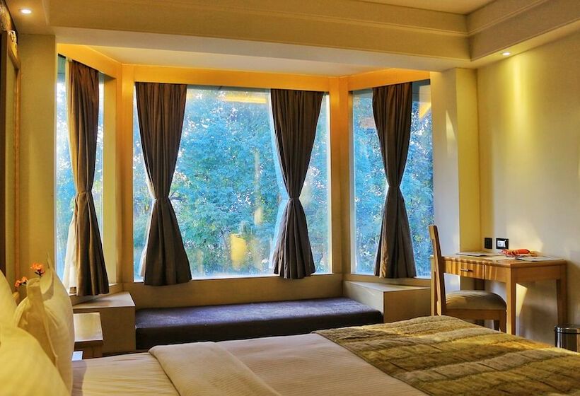 デラックスルーム, Dee Marks Hotel & Resorts