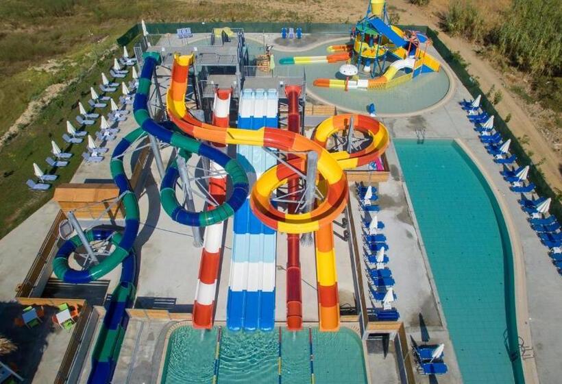 Полулюкс с Бассейном, Selini Suites & Waterpark