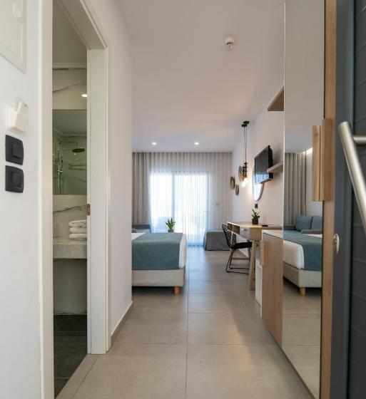 Полулюкс с Бассейном, Selini Suites & Waterpark