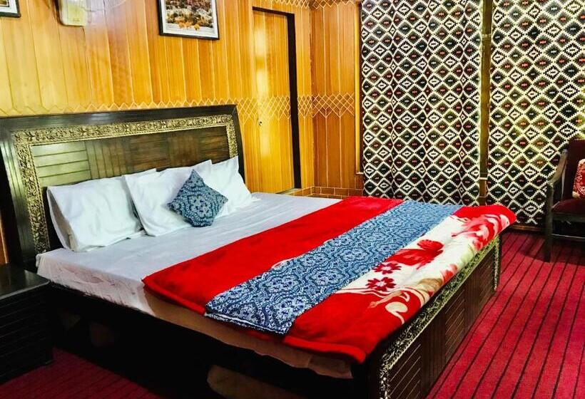 اتاق استاندارد با تخت بزرگ, Skardu Lodge