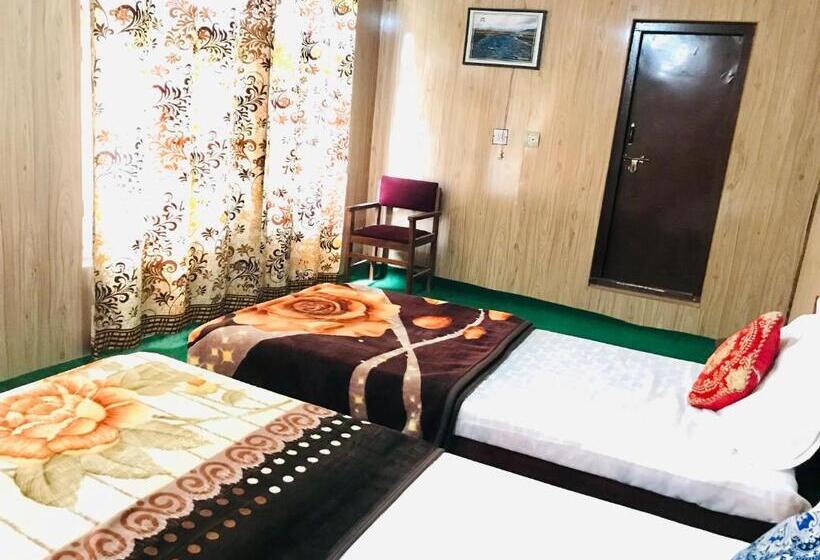 اتاق استاندارد سه نفره, Skardu Lodge