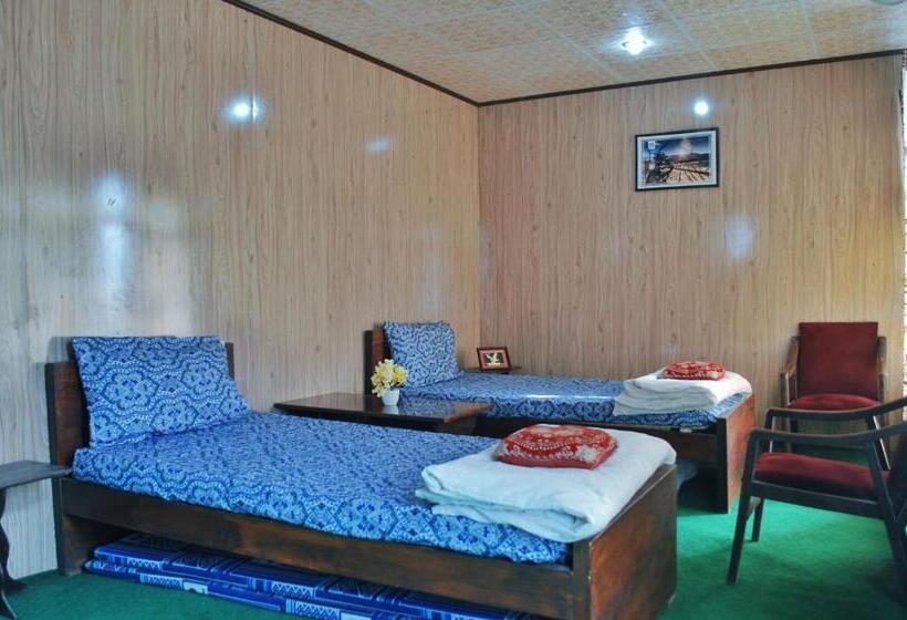 اتاق استاندارد سه نفره, Skardu Lodge