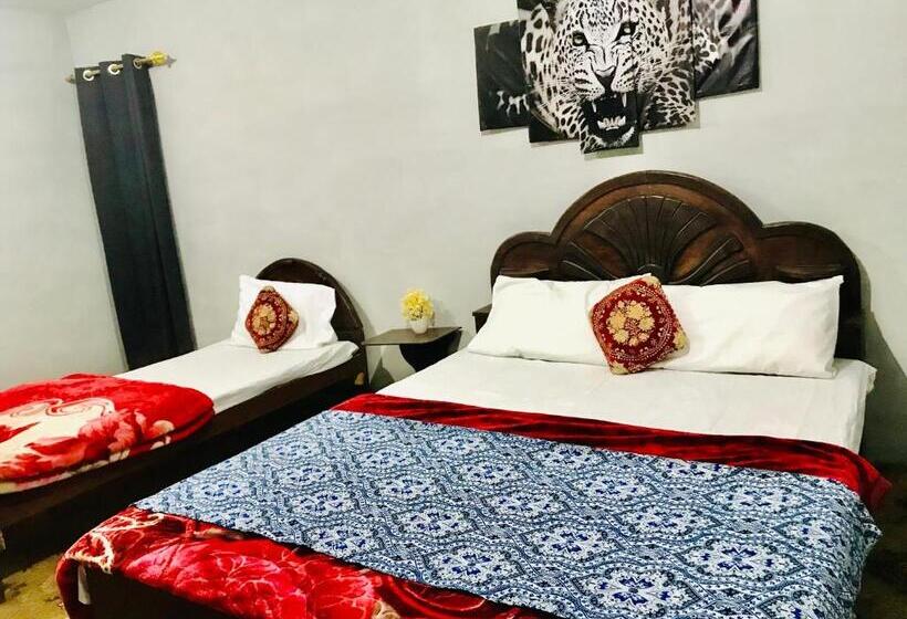 اتاق خانوادگی با چشم‌انداز باغ, Skardu Lodge