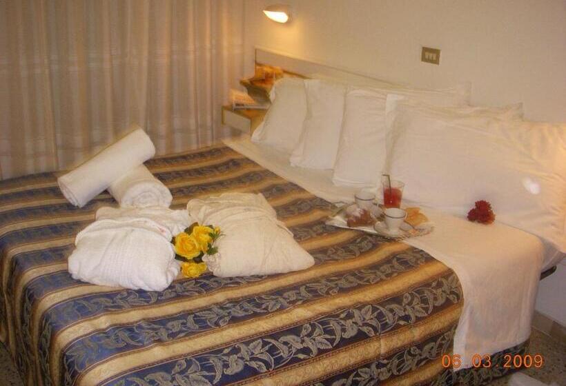 غرفة كومفورت ثلاثية, Moresco   Piscina Beach Village