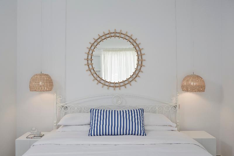 高级海景房, Mr. And Mrs. White Tinos