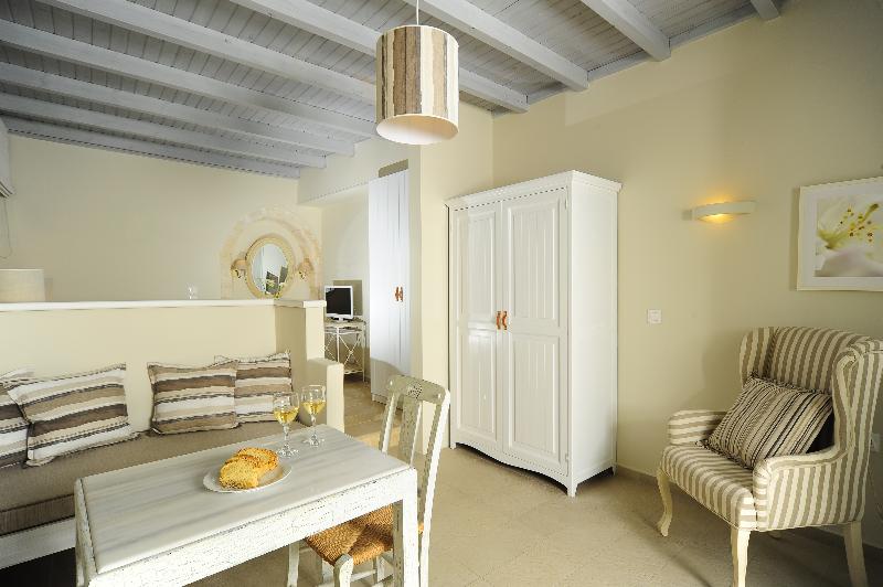 ジュニアスイート, Mythos Suites Boutique