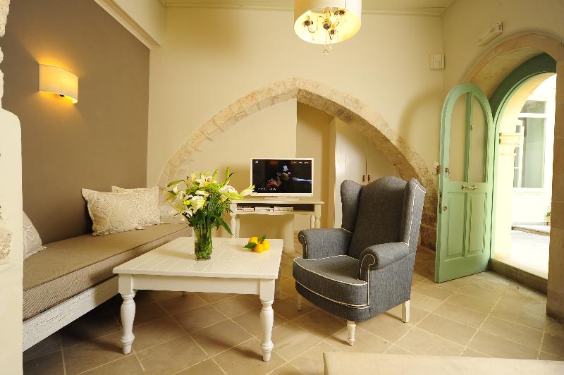 ジュニアスイート, Mythos Suites Boutique