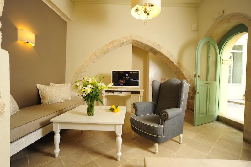 ジュニアスイート, Mythos Suites Boutique
